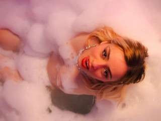 Mia Moore - Ich bin ein Mädchen voller Orgasmen